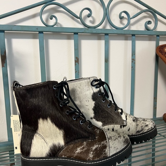 New Genuine Cowhide & Leather Bootie Fur combat ankle boot black white size 8 - Picture 9 of 13